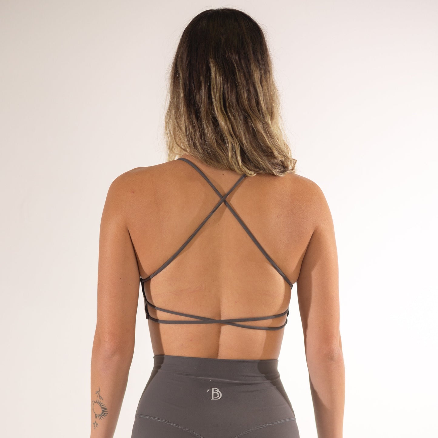 BDT // CLASSIC GRAY INVINCIBLE SEAMLESS SPORTS BRA