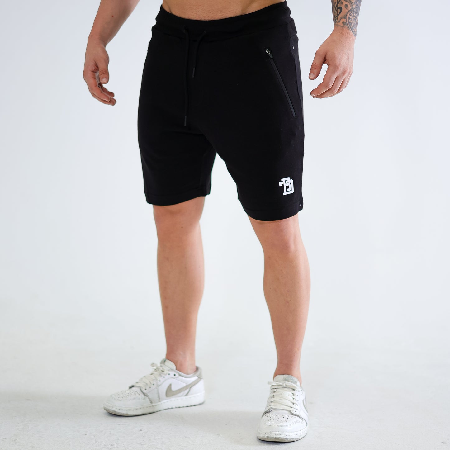 BDT // TECH SWEAT SHORTS BLACK