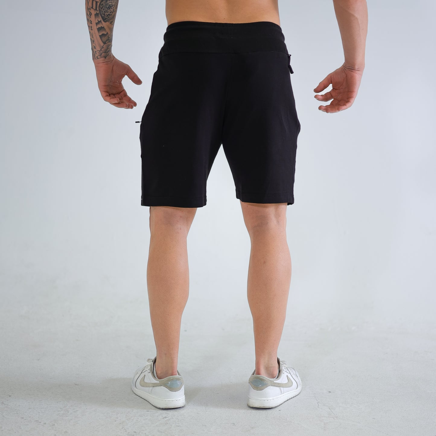BDT // TECH SWEAT SHORTS BLACK
