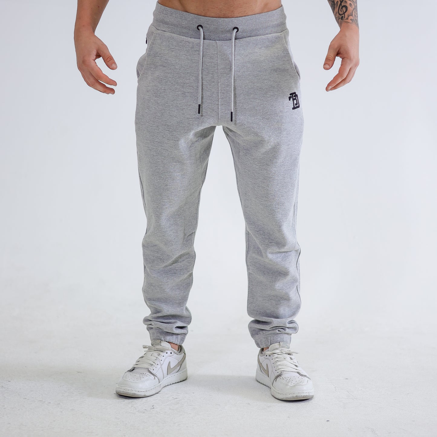 BDT // EMBROIDERED BLOCK LOGO SWEATS GREY