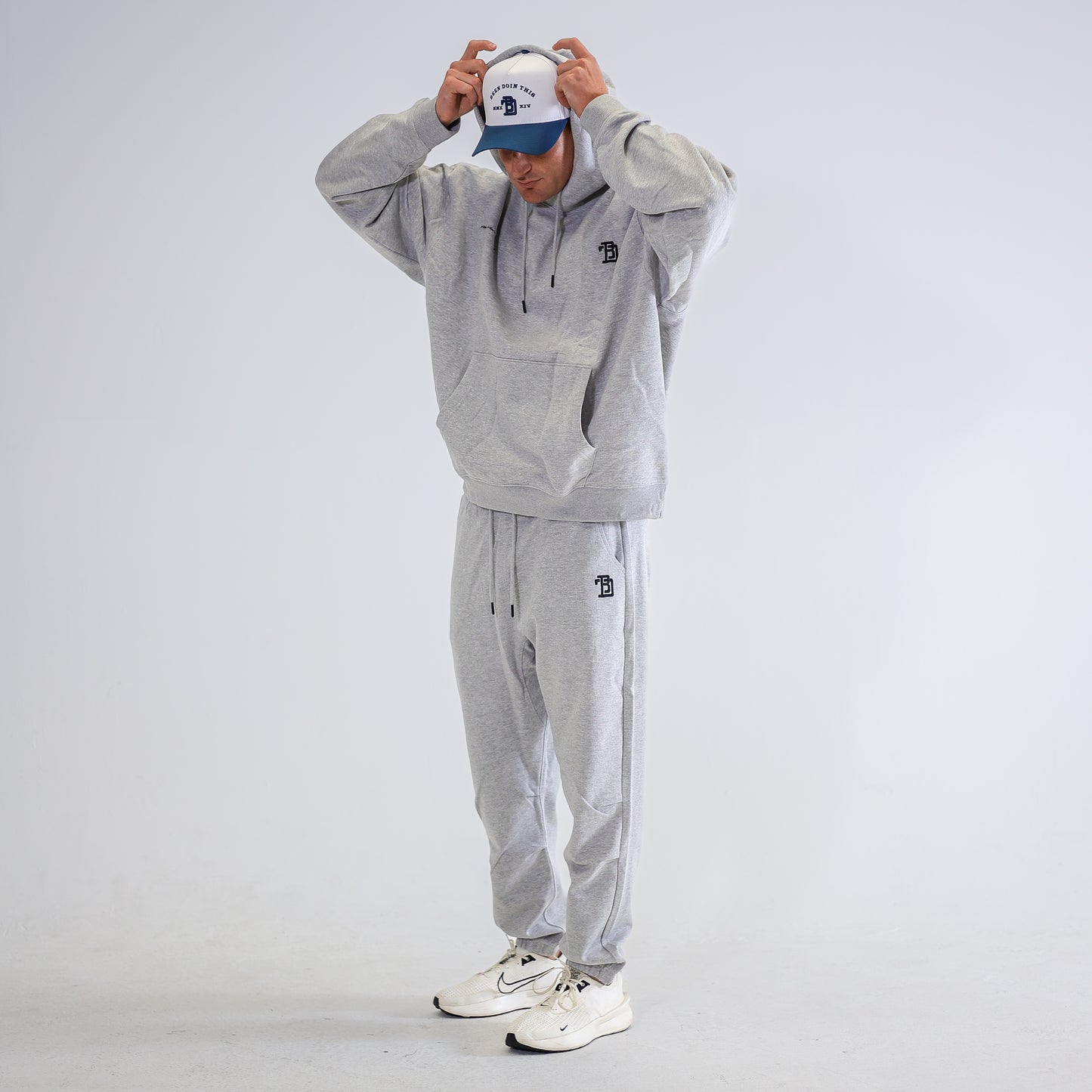 BDT // EMBROIDERED BLOCK LOGO SWEATS GREY