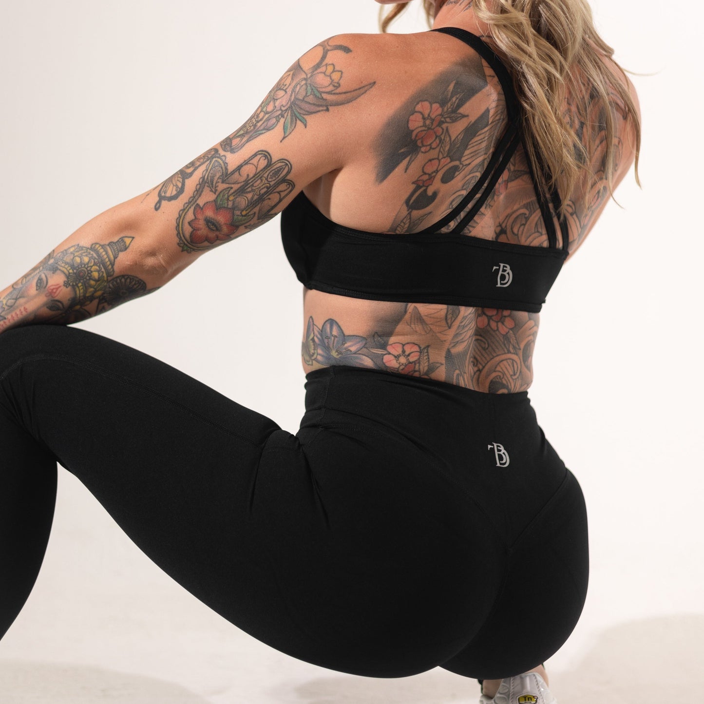 BDT // RIBBED SEAMLESS SPORTS BRA BLACK