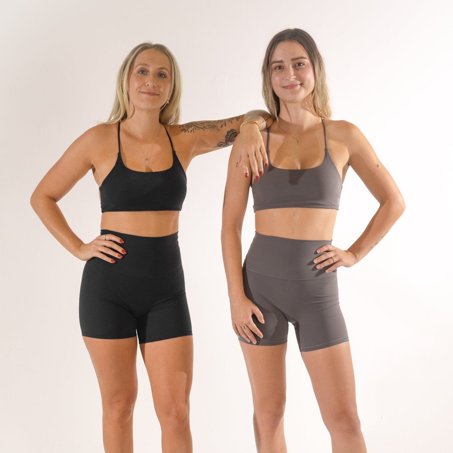 BDT // INVINCIBLE SEAMLESS SPORTS BRA BLACK