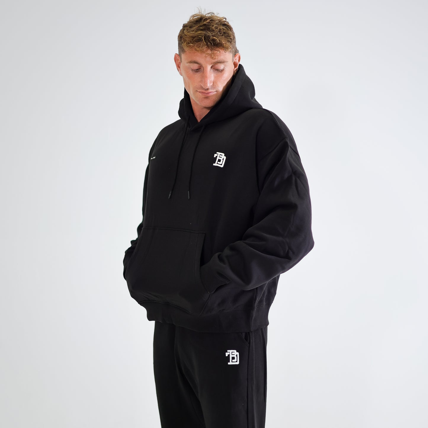 BDT //  EMBROIDERED BLOCK LOGO SWEATS BLACK