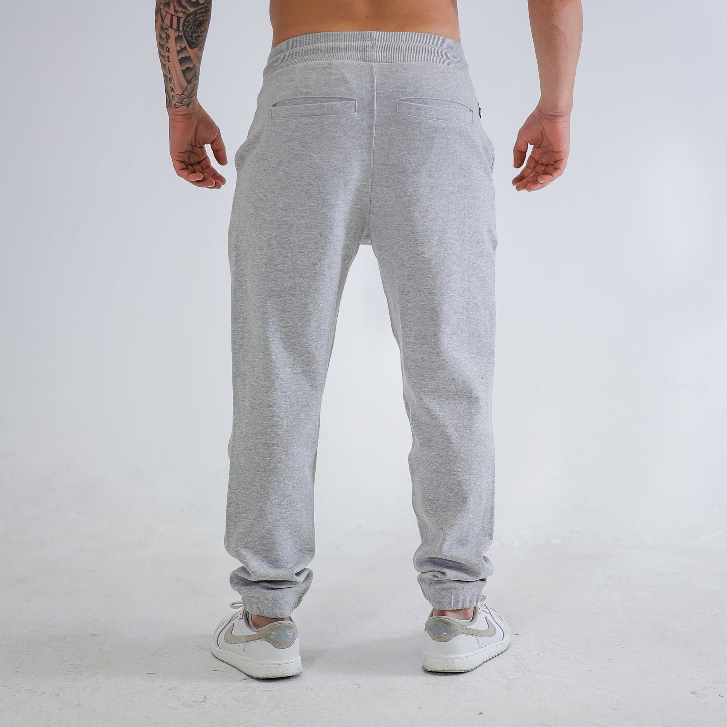 BDT // EMBROIDERED BLOCK LOGO SWEATS GREY