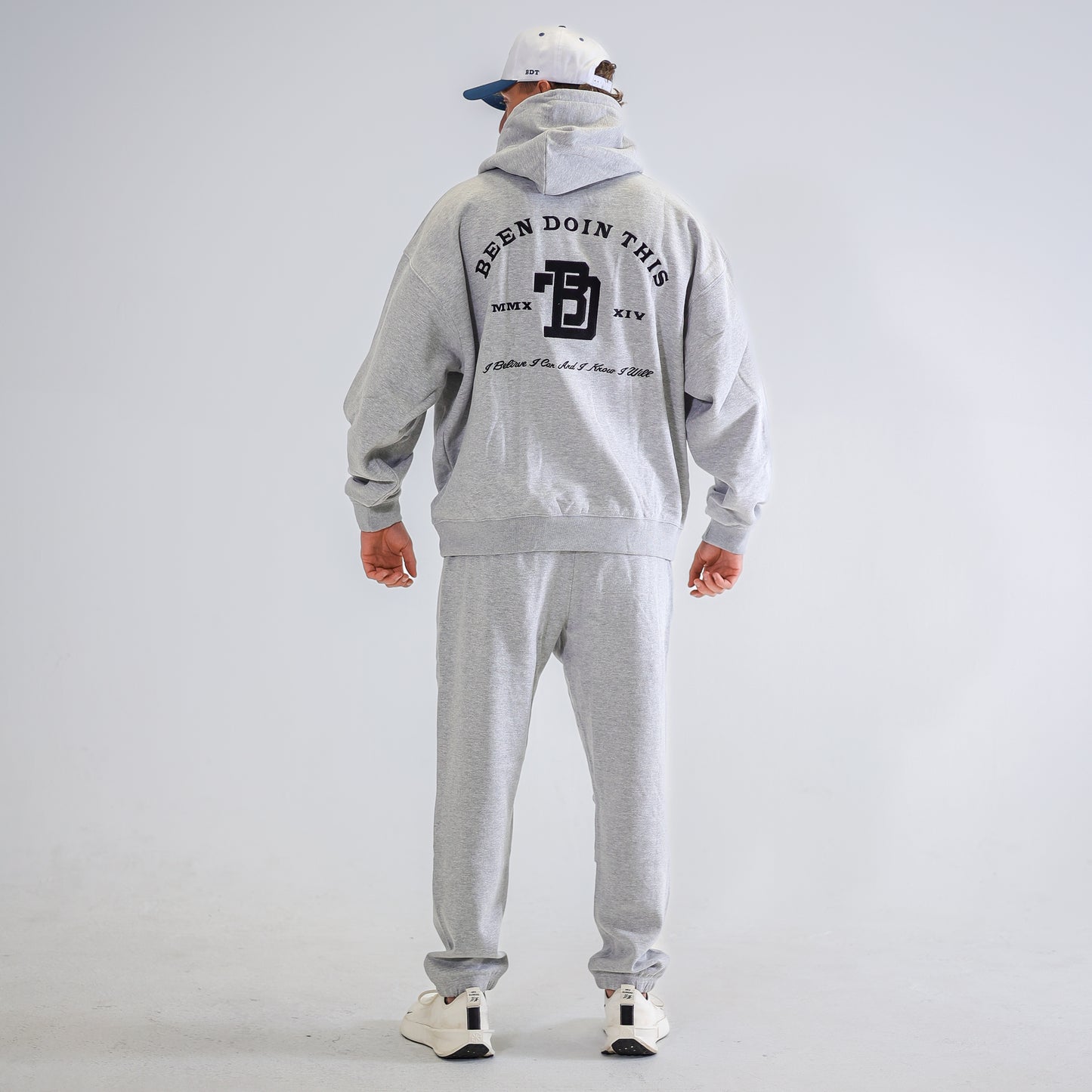 BDT // EMBROIDERED BLOCK LOGO SWEATS GREY