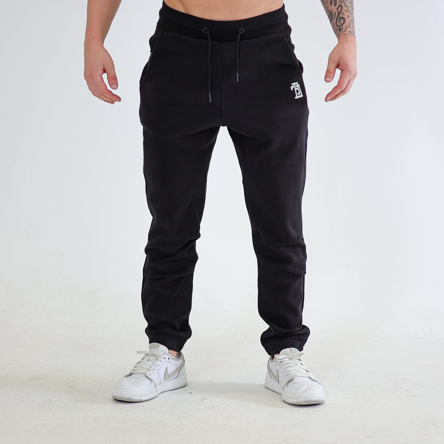 BDT //  EMBROIDERED BLOCK LOGO SWEATS BLACK