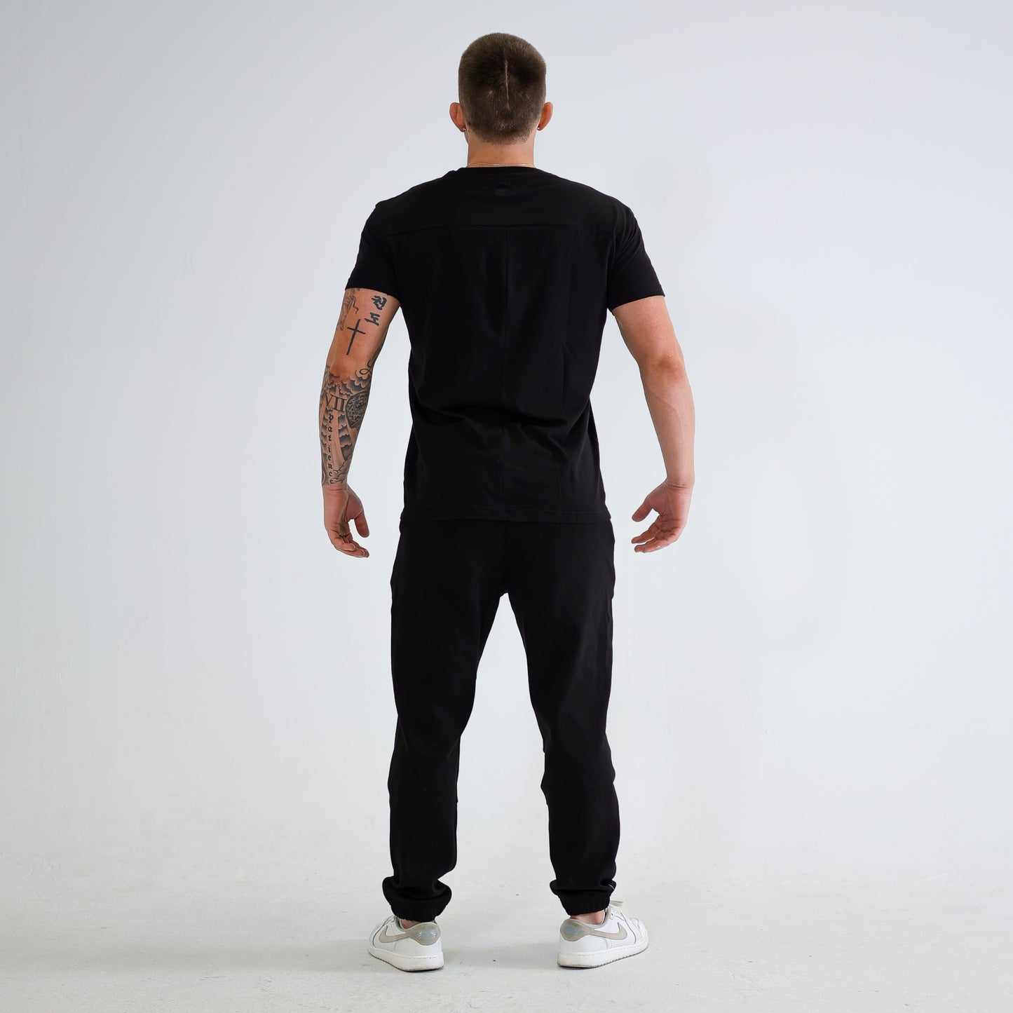 BDT //  EMBROIDERED BLOCK LOGO SWEATS BLACK