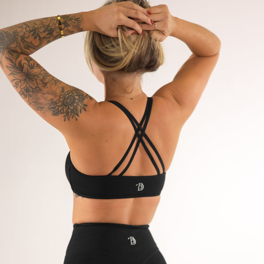 BDT // RIBBED SEAMLESS SPORTS BRA BLACK